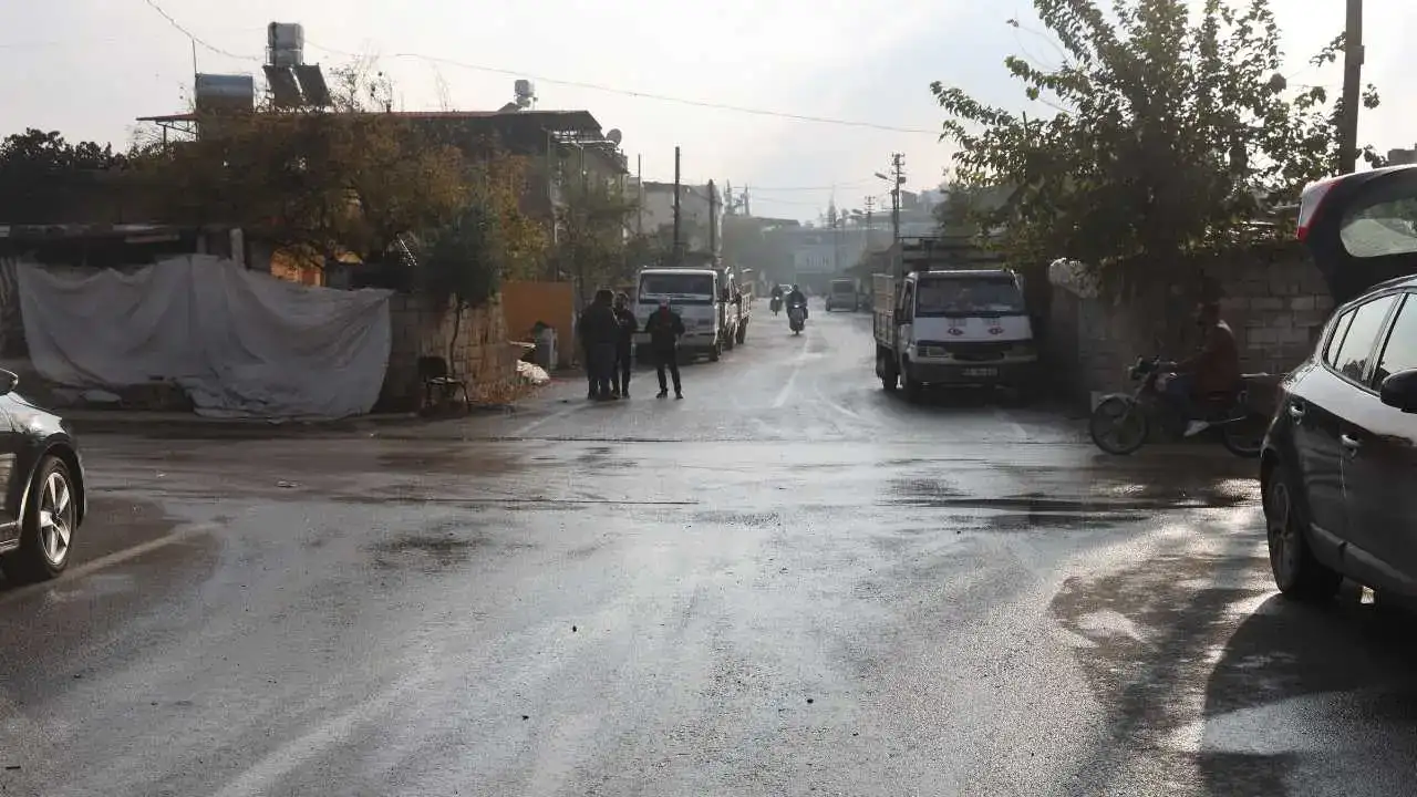 Hatay’da Motosiklet Sürücüsünün Taklalar Attığı Kaza Böyle Görüntülendi! 3